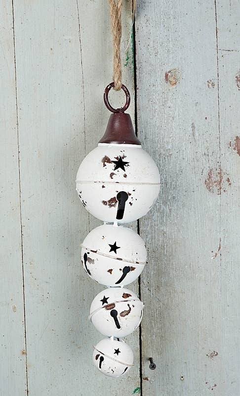 M10820- Distressed Metal 4 Bells Strand-White